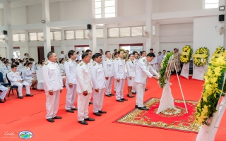 ร่วมพิธีเข้าร่วมพิธีทำบุญตักบาตรถวายพระราชกุศลและพิธีวางพวงมาลา เนื่องในวันคล้ายวันสวรรคต พระบาทสมเด็จพระบรมชนกาธิเบศร มหาภูมิพลอดุลยเดชมหาราชบรมนาถบพิตร (วันนวมินทรมหาราช)
