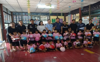 ศูนย์พัฒนาเด็กเล็กบ้านหัวช้างตำบลโสมเยี่ยม อำเภอน้ำโสม จังหวัดอุดรธานี สังกัดองค์การบริหารส่วนตำบลโสมเยี่ยม ได้รับรางวัลดีเลิศของโครงการเซฟสมองเพื่อน้องปฐมวัย ปลอดภัยจากอุบัติเหตุทางถนน